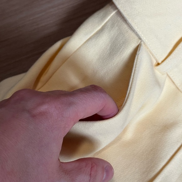 NWT Express Cream Belted Tailored Shorts | Size 8 | $78 Retail - Picture 4 of 8